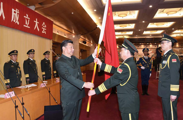 习近平为联勤保障部队“授旗”
