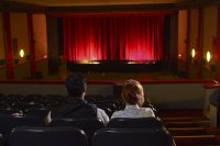 一起闲话英语：去电影院还是在家看DVD-Cinema vs. DVD