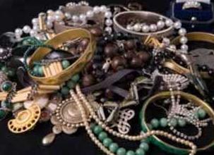 实战口语情景对话：Collecting Jewelry 收集珠宝