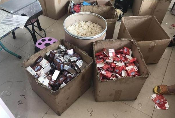 触目惊心! 警方查获50万盒假避孕套!