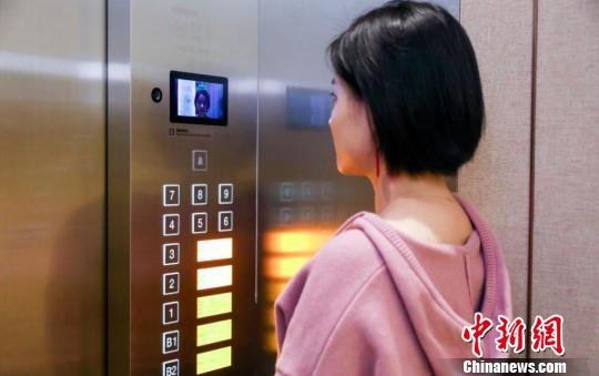 阿里打造“未来酒店” “刷脸”能开房门 机器人调酒送餐