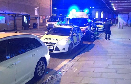 跨年夜，曼彻斯特火车站发生持刀伤人事件