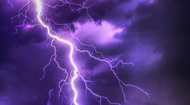 全球变暖导致北极附近出现极其罕见的雷暴