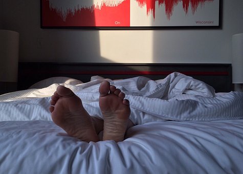 睡眠到底是如何洗去大脑中的毒素的呢