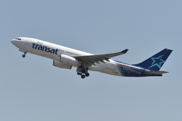 周六，波音737在半空中出现故障