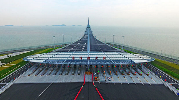 “超级工程”港珠澳大桥正式通车.png